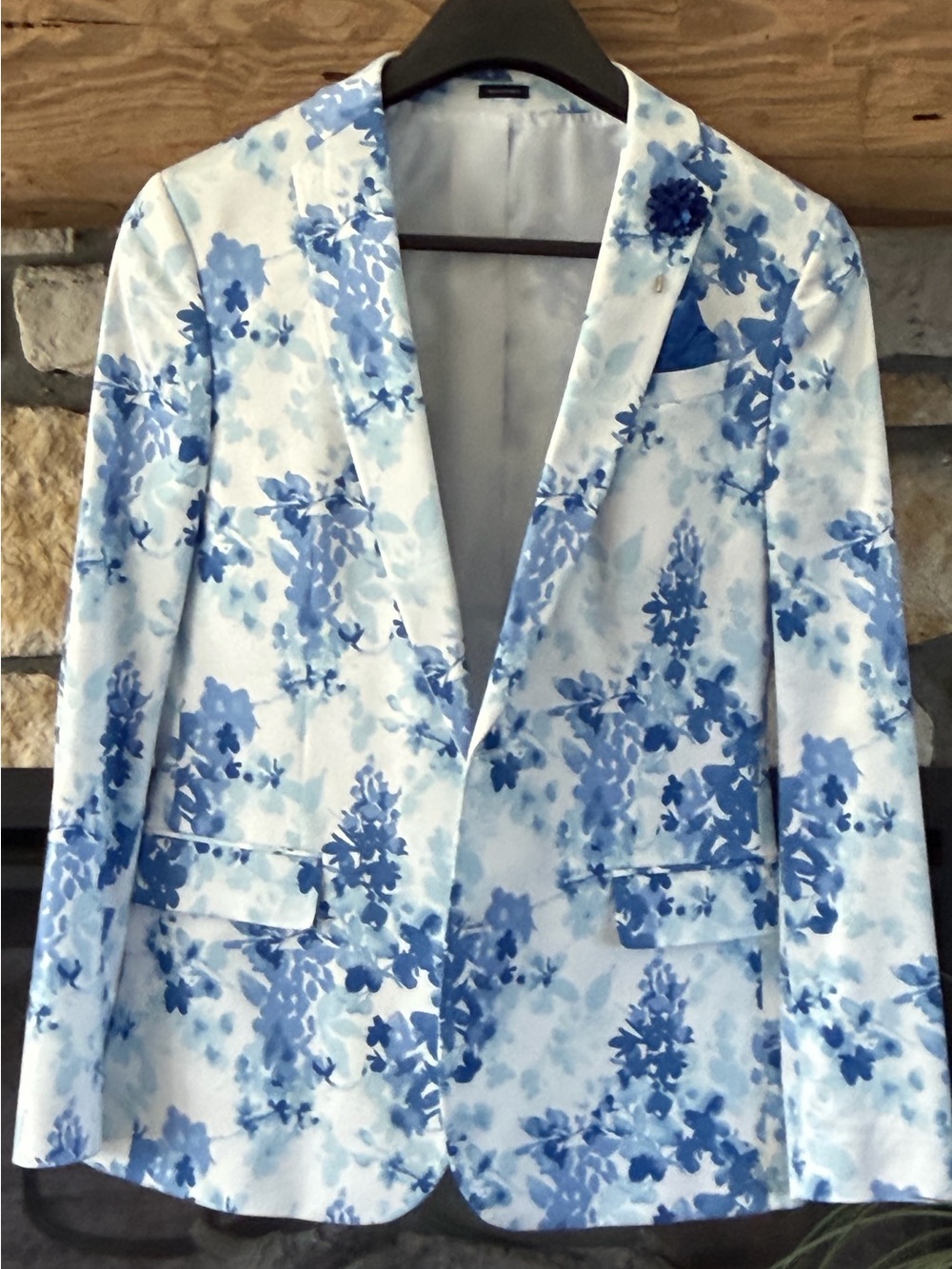 j.ferrar Light Blue & Navy Floral Blazer Slim fit with floral pin & pocket squar